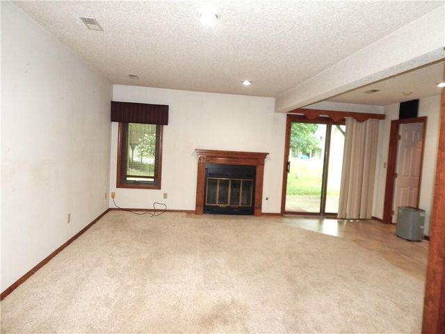 306 LAKESIDE Drive, Liberty, MO 64068