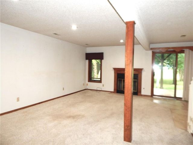 306 LAKESIDE Drive, Liberty, MO 64068