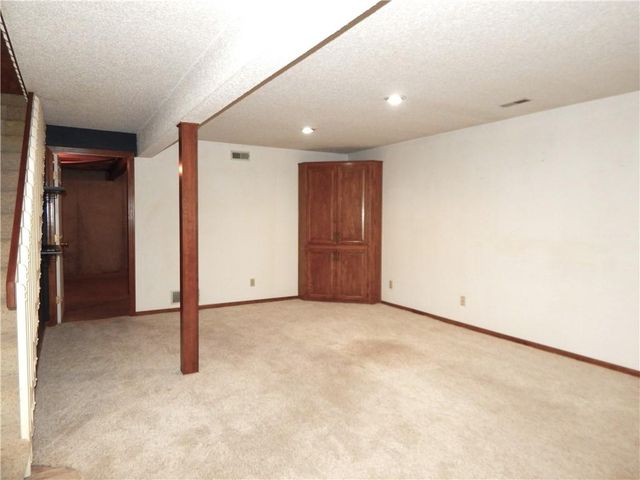 306 LAKESIDE Drive, Liberty, MO 64068