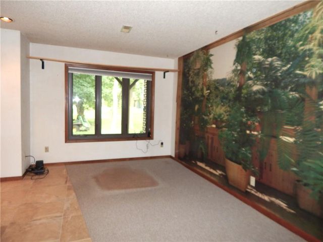 306 LAKESIDE Drive, Liberty, MO 64068