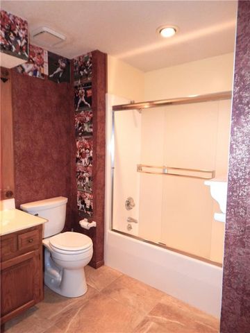306 LAKESIDE Drive, Liberty, MO 64068