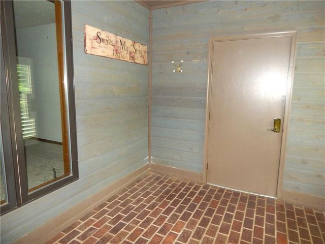 306 LAKESIDE Drive, Liberty, MO 64068