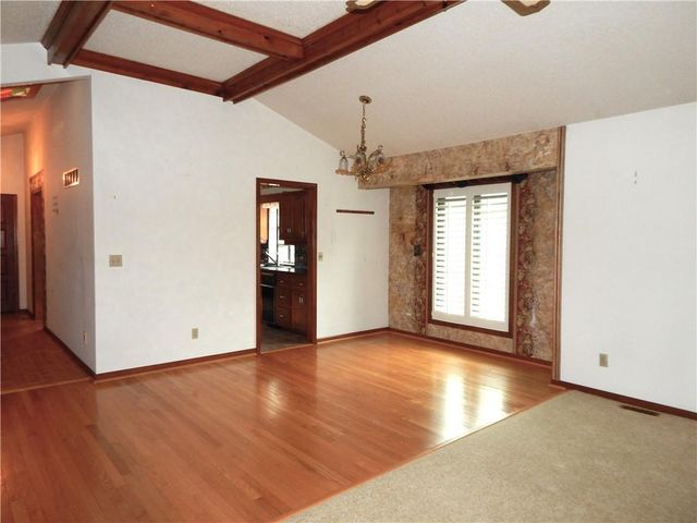 306 LAKESIDE Drive, Liberty, MO 64068