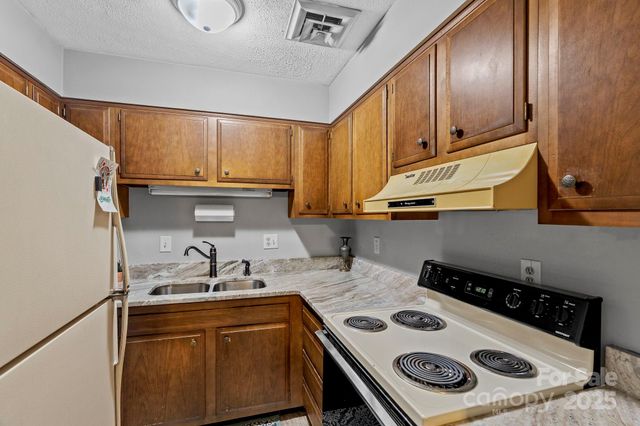 427 6th Avenue W Unit B-8, Hendersonville, NC 28739