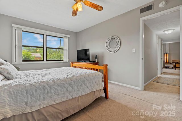 427 6th Avenue W Unit B-8, Hendersonville, NC 28739