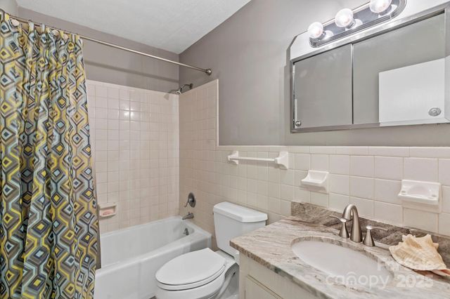 427 6th Avenue W Unit B-8, Hendersonville, NC 28739