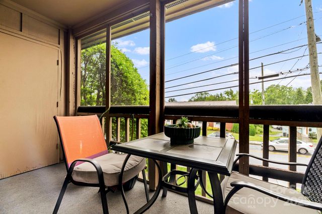 427 6th Avenue W Unit B-8, Hendersonville, NC 28739