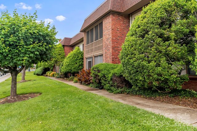427 6th Avenue W Unit B-8, Hendersonville, NC 28739