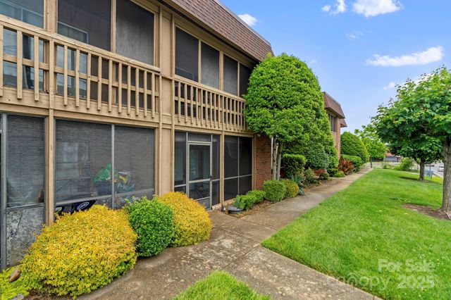 427 6th Avenue W Unit B-8, Hendersonville, NC 28739