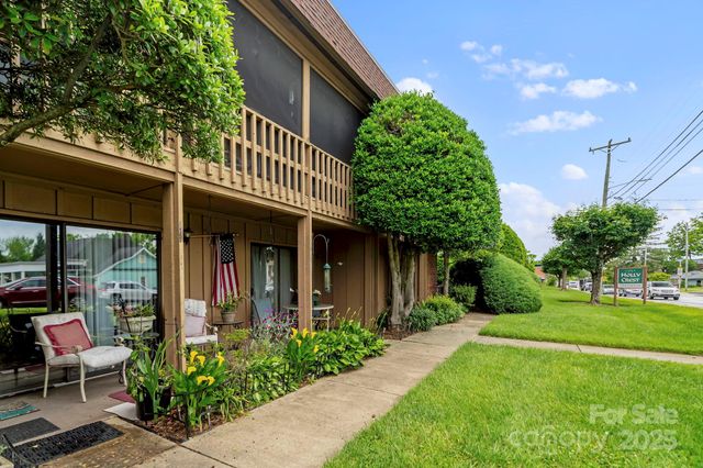 427 6th Avenue W Unit B-8, Hendersonville, NC 28739