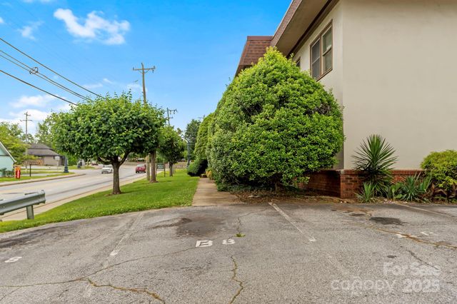 427 6th Avenue W Unit B-8, Hendersonville, NC 28739