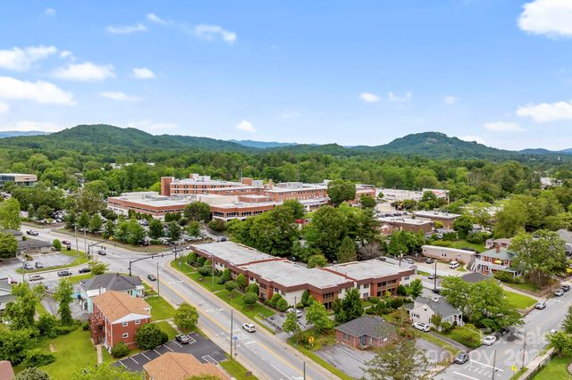 427 6th Avenue W Unit B-8, Hendersonville, NC 28739