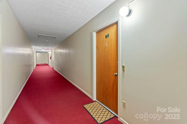 427 6th Avenue W Unit B-8, Hendersonville, NC 28739