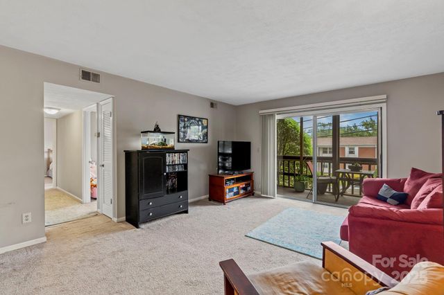 427 6th Avenue W Unit B-8, Hendersonville, NC 28739