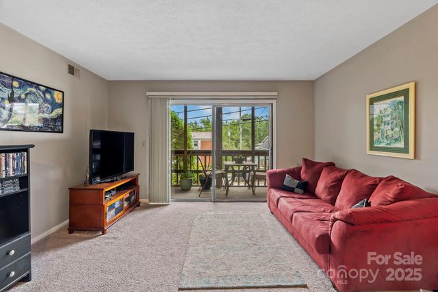 427 6th Avenue W Unit B-8, Hendersonville, NC 28739