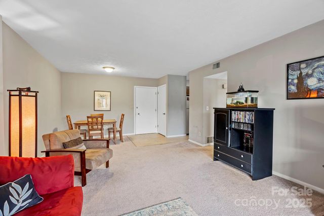 427 6th Avenue W Unit B-8, Hendersonville, NC 28739