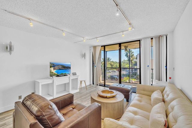 17 Royal Palm Way 3010, Boca Raton, FL 33432