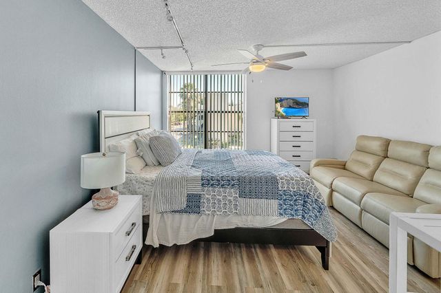 17 Royal Palm Way 3010, Boca Raton, FL 33432
