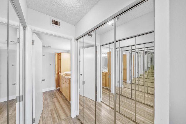 17 Royal Palm Way 3010, Boca Raton, FL 33432