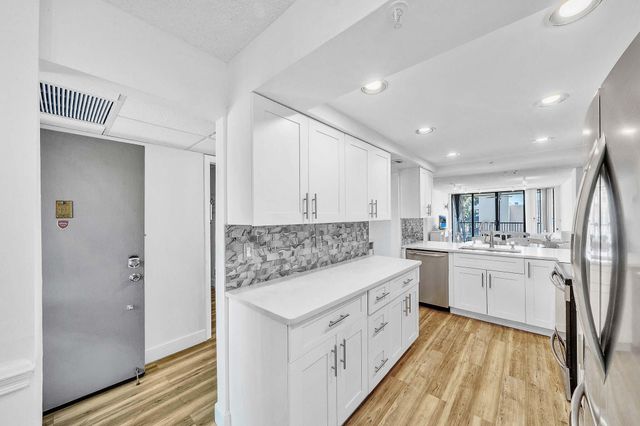 17 Royal Palm Way 3010, Boca Raton, FL 33432