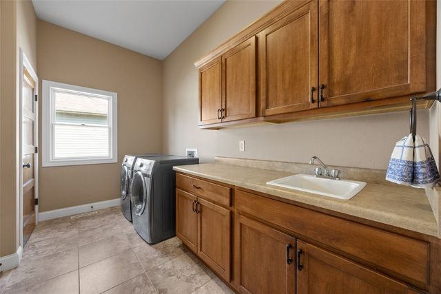 2907 High Bluff Drive, Coralville, IA 52241