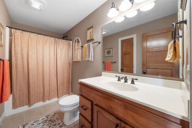 2907 High Bluff Drive, Coralville, IA 52241