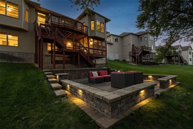 2907 High Bluff Drive, Coralville, IA 52241