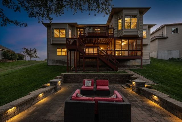 2907 High Bluff Drive, Coralville, IA 52241