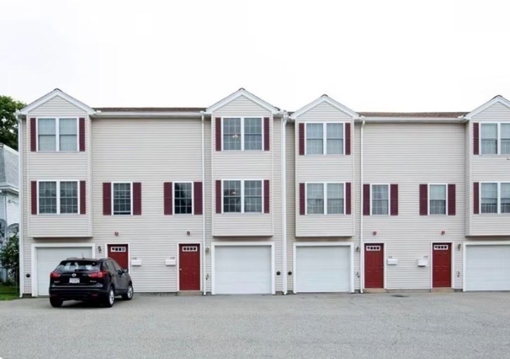 138 Mount Washington St 138, Lowell, MA 01854