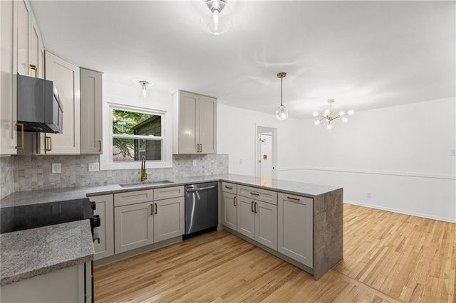4916 W 57th Terrace, Roeland Park, KS 66205