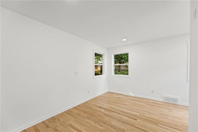 4916 W 57th Terrace, Roeland Park, KS 66205