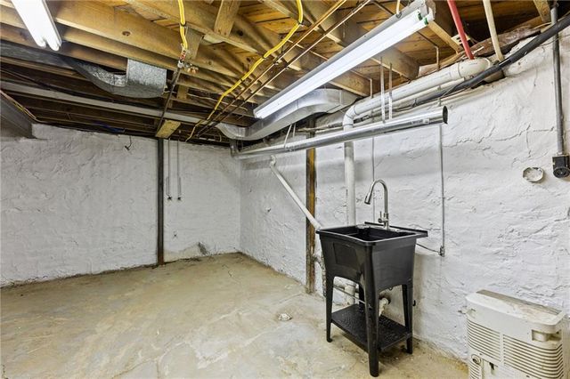 4916 W 57th Terrace, Roeland Park, KS 66205