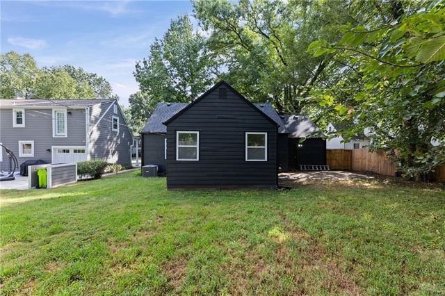 4916 W 57th Terrace, Roeland Park, KS 66205