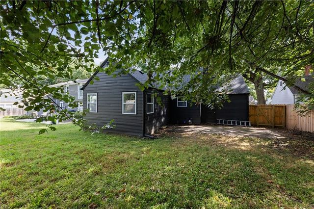 4916 W 57th Terrace, Roeland Park, KS 66205