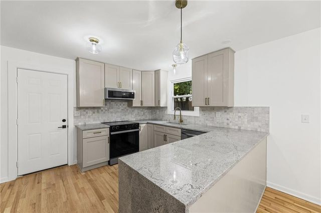 4916 W 57th Terrace, Roeland Park, KS 66205