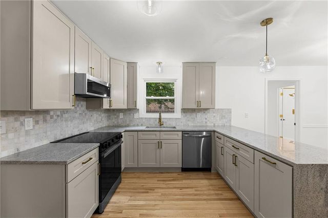4916 W 57th Terrace, Roeland Park, KS 66205