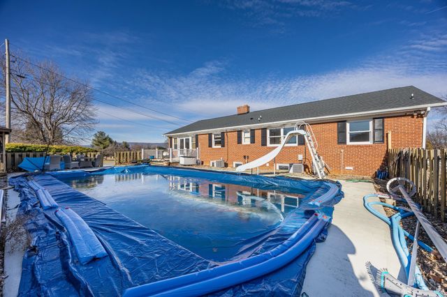 15 PAINTER ST, Luray, VA 22835