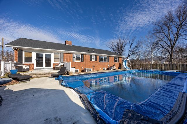 15 PAINTER ST, Luray, VA 22835