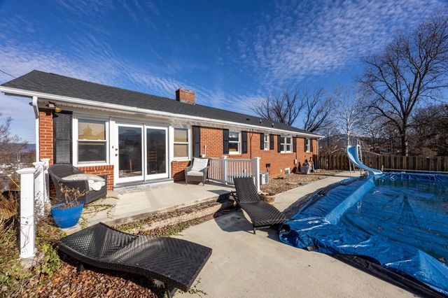 15 PAINTER ST, Luray, VA 22835