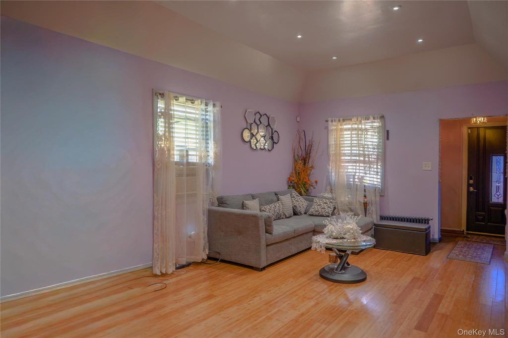 17910 Mathewson Court, Jamaica, NY 11434 — photo 4