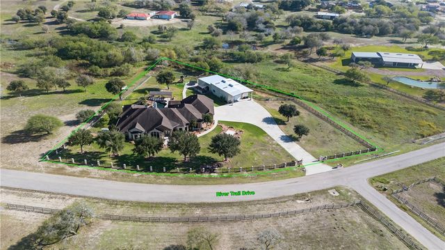 5488 River Trail Dr, Robstown, TX 78380
