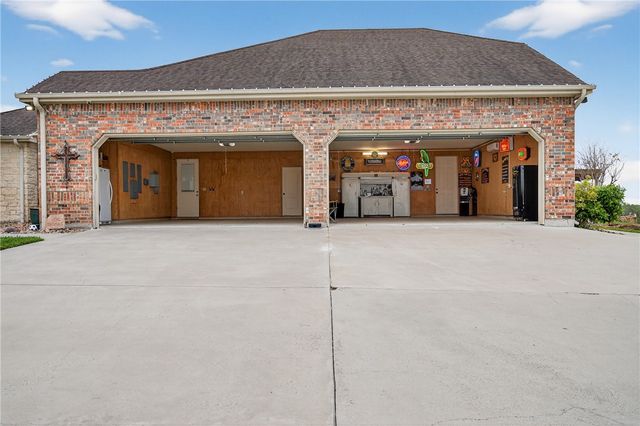 5488 River Trail Dr, Robstown, TX 78380
