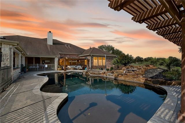 5488 River Trail Dr, Robstown, TX 78380