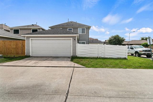 1233 Verde Trails Drive, Houston, TX 77073