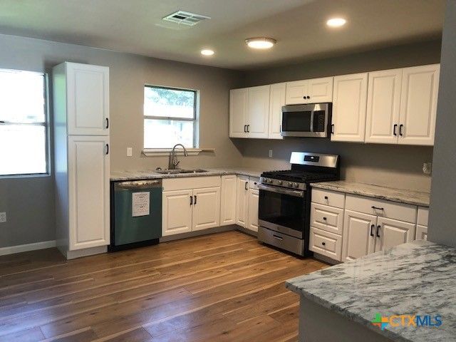 2316 N Austin Street, Seguin, TX 78155