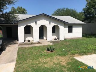 2316 N Austin Street, Seguin, TX 78155
