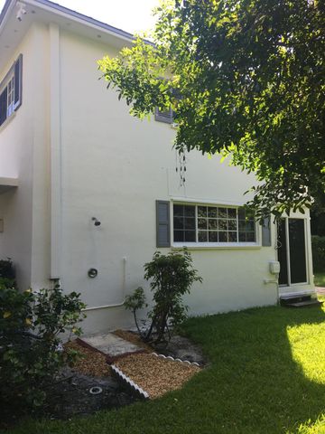 27 East Road, Delray Beach, FL 33483