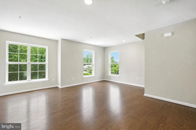 1052 OWENS RD, Oxon Hill, MD 20745