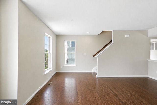 1052 OWENS RD, Oxon Hill, MD 20745