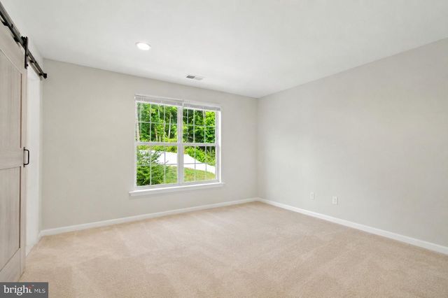 1052 OWENS RD, Oxon Hill, MD 20745